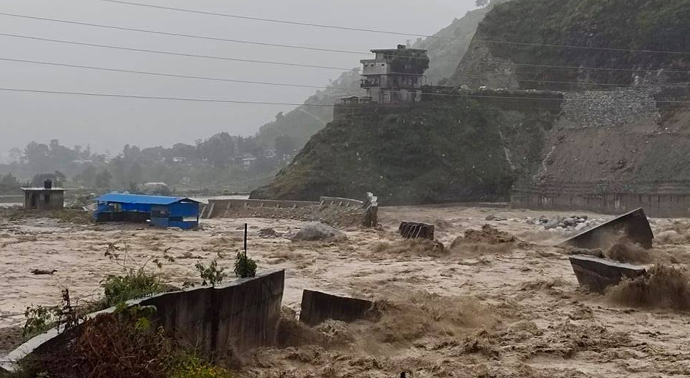 सुदूरपश्चिममा बाढीपहिरोमा परी मृत्यु हुनेको सङ्ख्या ३३ पुग्यो, २२ जना अझै बेपत्ता